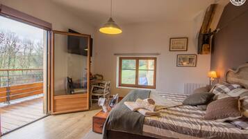 4 slaapkamers, een strijkplank/strijkijzer, reisbedje, gratis wifi