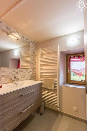 Douche, sèche-cheveux