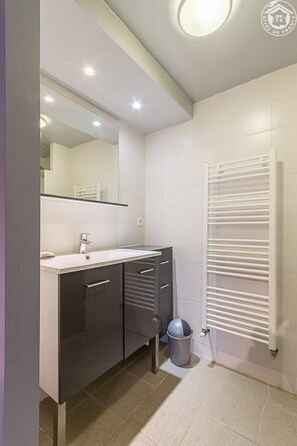 Douche, sèche-cheveux