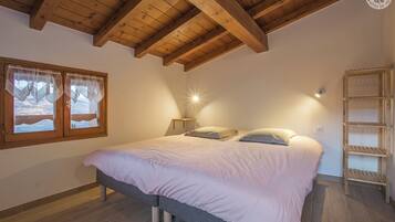 4 chambres, fer et planche à repasser, lit parapluie, Wi-Fi gratuit