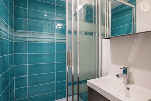 淋浴设施、吹风机