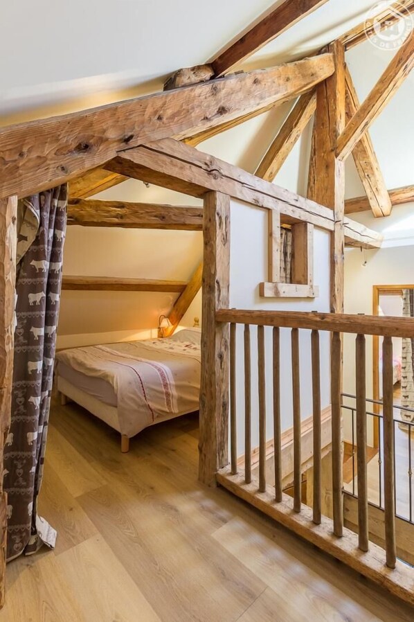 5 chambres, fer et planche à repasser, lit parapluie, Wi-Fi gratuit