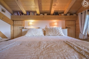 6 habitaciones, tabla de planchar con plancha y cuna de viaje 