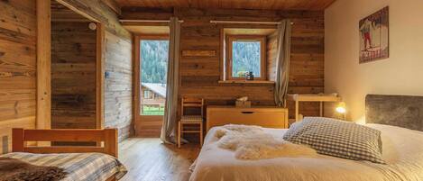 7 bedrooms, iron/ironing board, travel cot, free WiFi