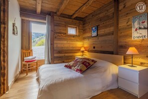 8 habitaciones, tabla de planchar con plancha y cuna de viaje 