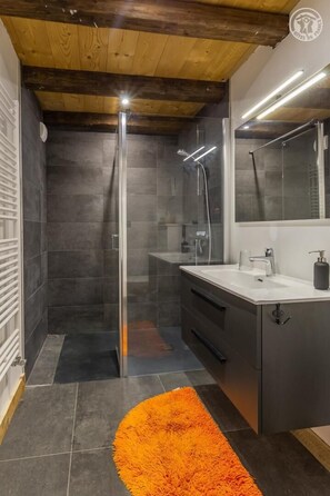Bathtub, hair dryer