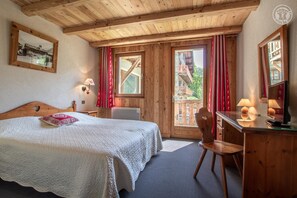 4 bedrooms, iron/ironing board, travel crib, free WiFi