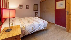1 bedroom, iron/ironing board, travel cot, free WiFi