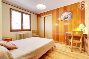 2 bedrooms, iron/ironing board, free WiFi