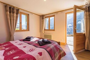 5 dormitorios, tabla de planchar con plancha, cuna de viaje