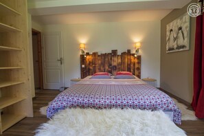 3 bedrooms, iron/ironing board, travel cot, free WiFi