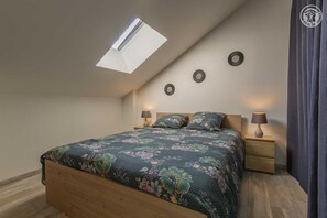 2 bedrooms, iron/ironing board, travel crib, free WiFi