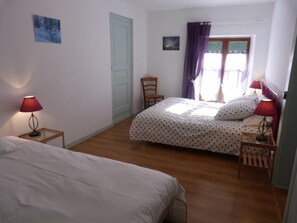 3 bedrooms, iron/ironing board, travel crib, free WiFi