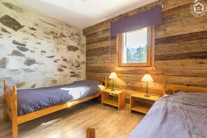 3 slaapkamers, een strijkplank/strijkijzer, reisbedje, gratis wifi