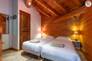 4 Schlafzimmer, BĂŒgeleisen/BĂŒgelbrett, Reisekinderbett, kostenloses WLAN