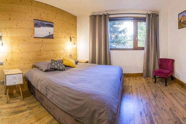 2 bedrooms, iron/ironing board, travel cot, free WiFi