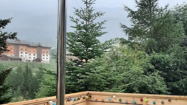 A sauna with a wooden deck, a metal container, and a log. - LA Cachette - Val-cenis (VAL CENIS)