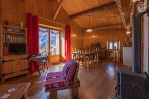 Fernseher, DVD-Player, Stereoanlage