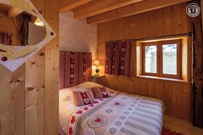 3 bedrooms, iron/ironing board, travel cot, bed sheets