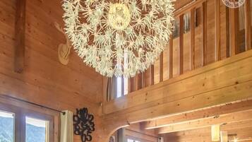 Televisie, een dvd-speler en een stereo