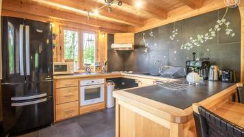 冰箱、微波炉、烤箱、炉灶