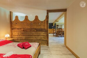 2 bedrooms, iron/ironing board, travel crib, free WiFi