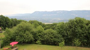 A view of a mountainous landscape with dense green trees and a clear sky. - LES Cachouds - LE Bourget-du-lac (LE BOURGET DU LAC)