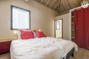3 bedrooms, iron/ironing board, travel crib, free WiFi