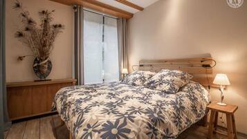 1 bedroom, iron/ironing board, free WiFi