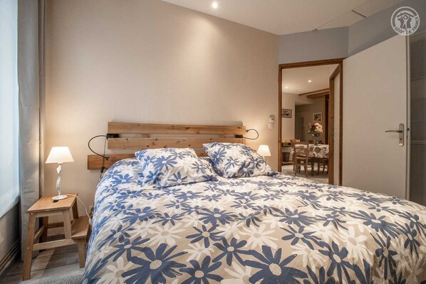 1 habitación, tabla de planchar con plancha y wifi gratis
