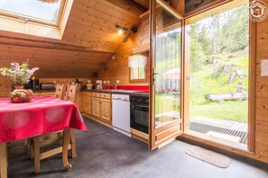 KylskÄp, mikrovÄgsugn, ugn och spishÀll