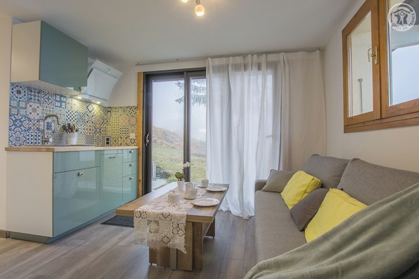 TV, DVD player, stereo - Petite Marlyse - Notre-dame-du-pre (NOTRE DAME DU PRE)