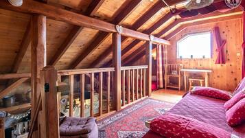 2 bedrooms, iron/ironing board, travel cot, free WiFi