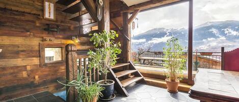 تناول الطعام بالخارج