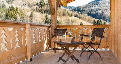 A 30km D'albertville et à 40km de Chambéry, Dominant le Val Gelon, Petite Vallée Située Entre le Par