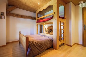 6 bedrooms, iron/ironing board, travel cot, free WiFi