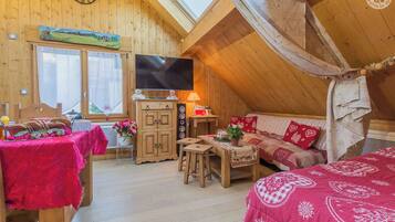 Iron/ironing board, free WiFi, bed sheets