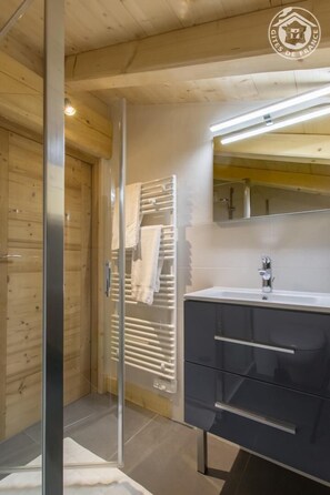 Douche, séchoir à cheveux