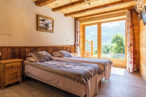 6 chambres, fer et planche à repasser, lit parapluie, Wi-Fi gratuit