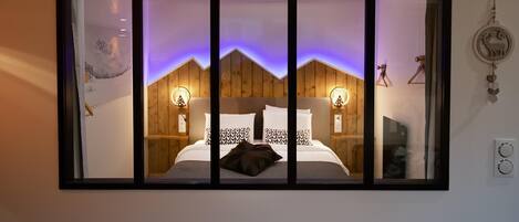 2 bedrooms, iron/ironing board, travel cot, free WiFi