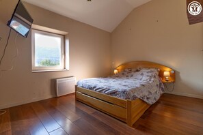 1 slaapkamer, een strijkplank/strijkijzer, gratis wifi