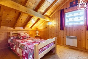 2 chambres, fer et planche à repasser, lit parapluie