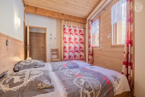 2 bedrooms, iron/ironing board, travel crib, free WiFi
