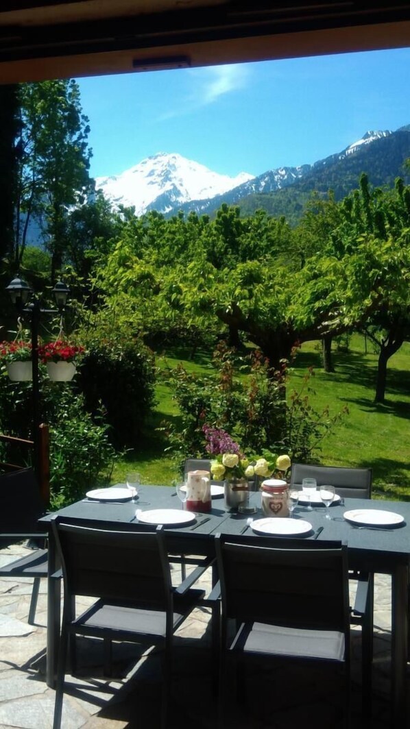 Outdoor dining - LE Boedete - LA Chapelle (LA CHAPELLE)