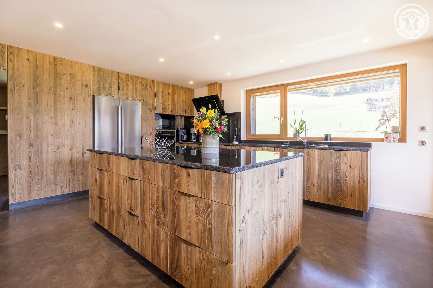 冰箱、微波炉、烤箱、炉灶