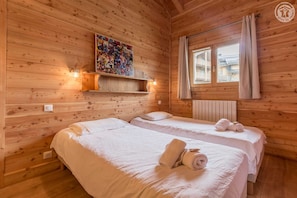 5 chambres, fer et planche à repasser, lit parapluie, Wi-Fi gratuit