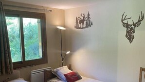 4 soverom, strykejern/-brett, reiseseng for barn og wi-fi (inkludert)