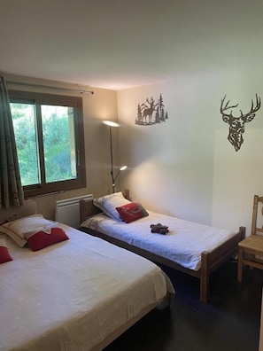 4 bedrooms, iron/ironing board, travel crib, free WiFi