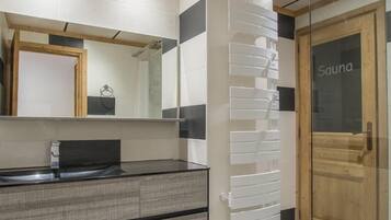 Douche, sèche-cheveux