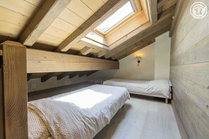 3 bedrooms, iron/ironing board, travel crib, free WiFi